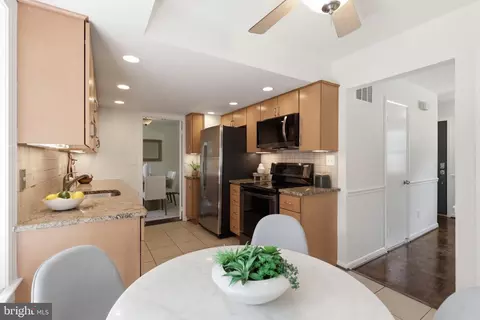Kitchen - 1005 W Nolcrest Dr W, Silver Spring, MD 20903 photo 3 of 5