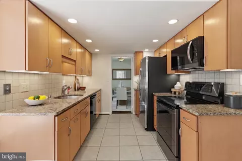 Kitchen - 1005 W Nolcrest Dr W, Silver Spring, MD 20903 photo 2 of 5