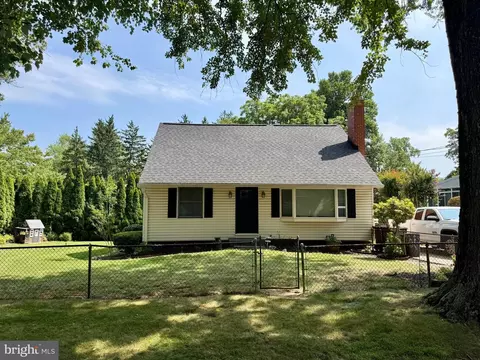 1400 Bernerd Pl, Rockville, MD 20851
