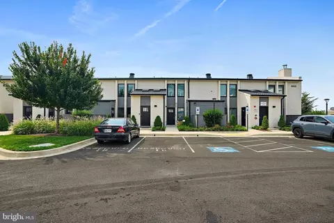 19510 Village Dr #2-102, Montgomery Village, MD 20886