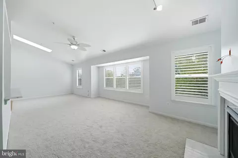 Living - 2610 Camelback Ln #9-19, Silver Spring, MD 20906 photo 8 of 11