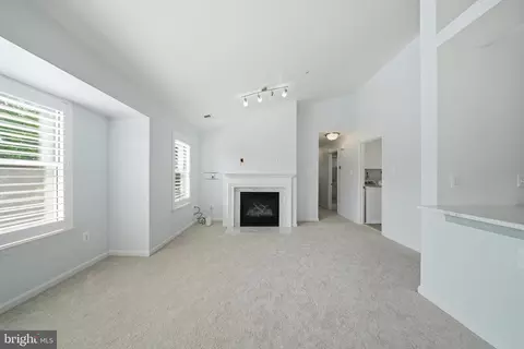 Living - 2610 Camelback Ln #9-19, Silver Spring, MD 20906 photo 11 of 11