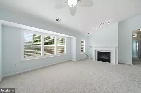 Living - 2610 Camelback Ln #9-19, Silver Spring, MD 20906 photo 5 of 11