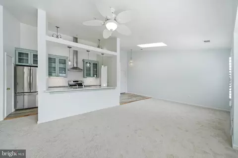 Living - 2610 Camelback Ln #9-19, Silver Spring, MD 20906 photo 4 of 11
