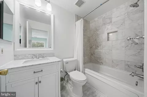 Bath - 2610 Camelback Ln #9-19, Silver Spring, MD 20906 photo 1 of 2
