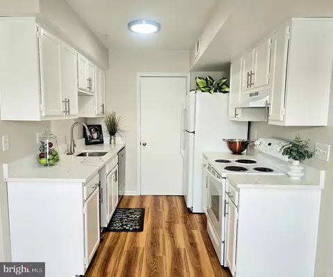 Kitchen - 14913 Cleese Ct #4AF, Silver Spring, MD 20906 photo 2 of 2