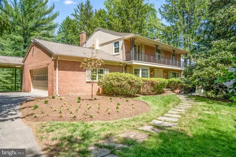 3211 Farmington Dr, Chevy Chase, MD 20815