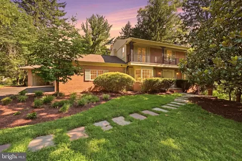 3211 Farmington Dr, Chevy Chase, MD 20815