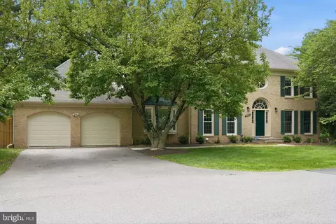 9213 Mistwood Dr, Potomac, MD 20854