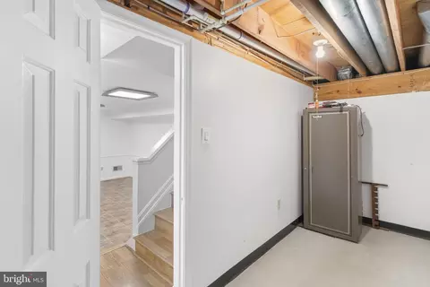 Entry Way - 15541 Baileys Ln, Silver Spring, MD 20906 photo 2 of 3