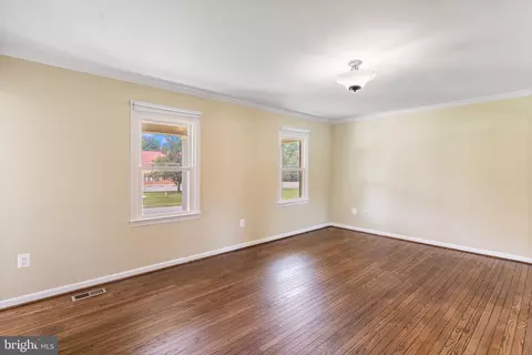 Living - 15541 Baileys Ln, Silver Spring, MD 20906 photo 7 of 7