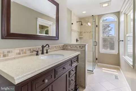Bath - 15541 Baileys Ln, Silver Spring, MD 20906 photo 2 of 2