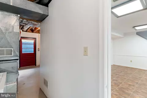 Entry Way - 15541 Baileys Ln, Silver Spring, MD 20906 photo 3 of 3