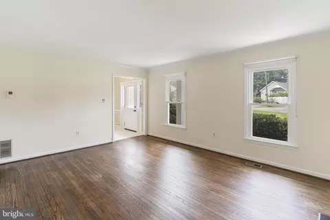 Living - 15541 Baileys Ln, Silver Spring, MD 20906 photo 3 of 7