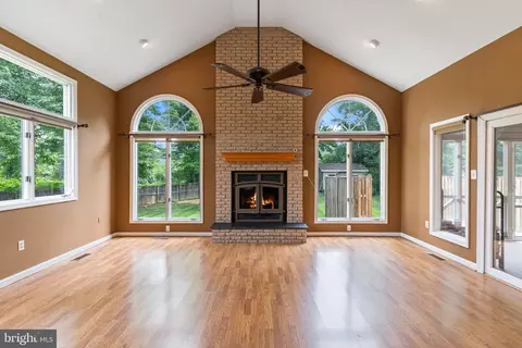 Living - 15541 Baileys Ln, Silver Spring, MD 20906 photo 5 of 7