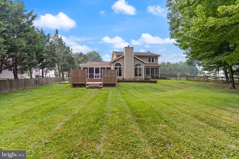 Exterior - 15541 Baileys Ln, Silver Spring, MD 20906 photo 5 of 6