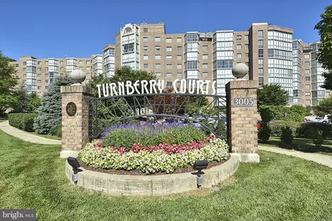 3005 S Leisure World Blvd #425, Silver Spring, MD 20906