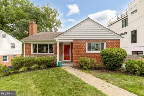 5204 Danbury Rd, Bethesda, MD 20814