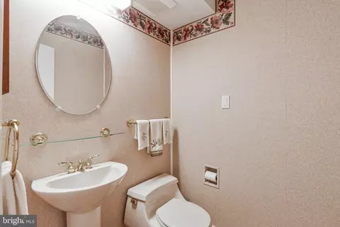 Bath - 2213 Apple Tree Ln, Silver Spring, MD 20905 photo 2 of 6
