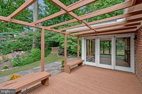 Exterior - 2213 Apple Tree Ln, Silver Spring, MD 20905 photo 5 of 9