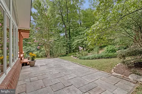 Exterior - 2213 Apple Tree Ln, Silver Spring, MD 20905 photo 7 of 9
