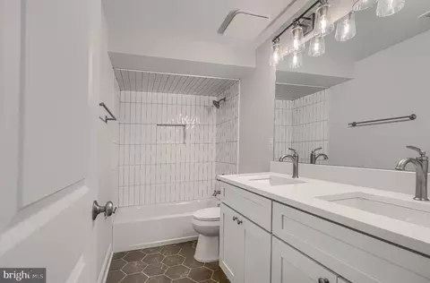 Bath - 11305 Mapleview Dr, Silver Spring, MD 20902 photo 9 of 11