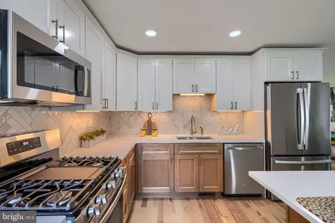 Kitchen - 11305 Mapleview Dr, Silver Spring, MD 20902 photo 1 of 7