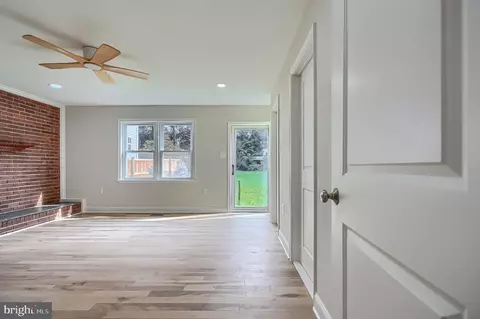 Living - 11305 Mapleview Dr, Silver Spring, MD 20902 photo 4 of 7