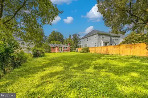 Exterior - 11305 Mapleview Dr, Silver Spring, MD 20902 photo 6 of 7