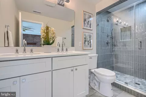 Bath - 11305 Mapleview Dr, Silver Spring, MD 20902 photo 3 of 11