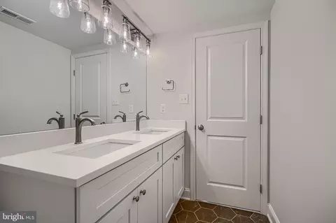 Bath - 11305 Mapleview Dr, Silver Spring, MD 20902 photo 11 of 11