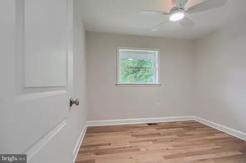 Bedroom - 11305 Mapleview Dr, Silver Spring, MD 20902 photo 5 of 7