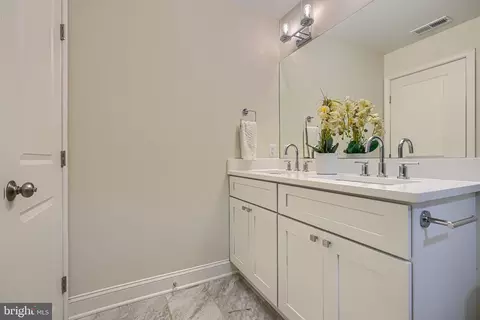 Bath - 11305 Mapleview Dr, Silver Spring, MD 20902 photo 4 of 11