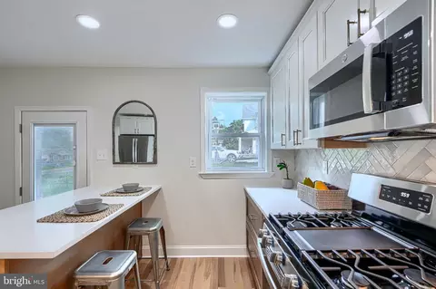 Kitchen - 11305 Mapleview Dr, Silver Spring, MD 20902 photo 6 of 7