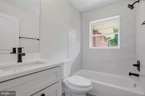 Bath - 11305 Mapleview Dr, Silver Spring, MD 20902 photo 4 of 6