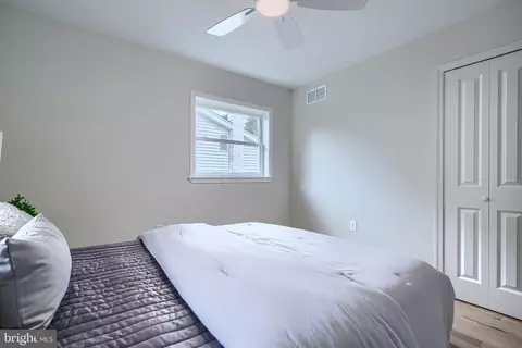 Bedroom - 11305 Mapleview Dr, Silver Spring, MD 20902 photo 3 of 7