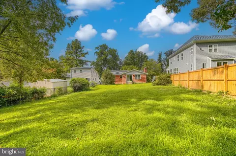 Exterior - 11305 Mapleview Dr, Silver Spring, MD 20902 photo 7 of 7