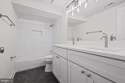 Bath - 11305 Mapleview Dr, Silver Spring, MD 20902 photo 5 of 6