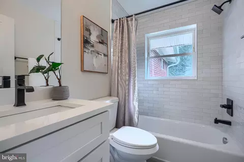 Bath - 11305 Mapleview Dr, Silver Spring, MD 20902 photo 6 of 11