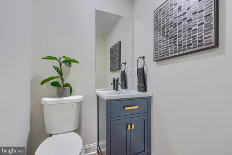 Bath - 11305 Mapleview Dr, Silver Spring, MD 20902 photo 1 of 11