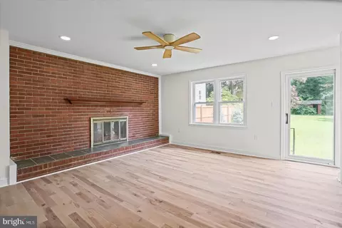 Living - 11305 Mapleview Dr, Silver Spring, MD 20902 photo 5 of 6