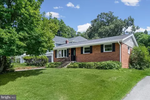 Exterior - 11305 Mapleview Dr, Silver Spring, MD 20902 photo 3 of 7
