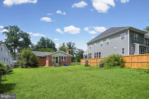 Exterior - 11305 Mapleview Dr, Silver Spring, MD 20902 photo 6 of 7