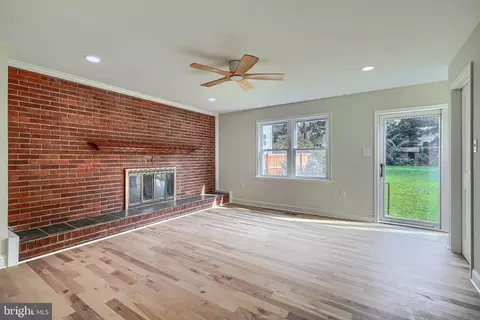 Living - 11305 Mapleview Dr, Silver Spring, MD 20902 photo 5 of 7