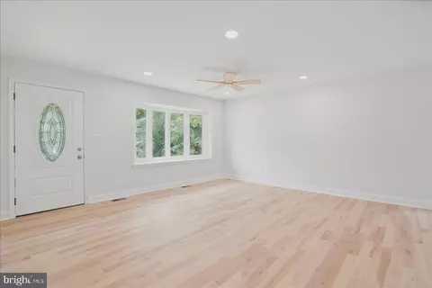 Living - 11305 Mapleview Dr, Silver Spring, MD 20902 photo 4 of 6