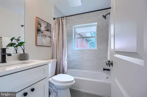 Bath - 11305 Mapleview Dr, Silver Spring, MD 20902 photo 5 of 11