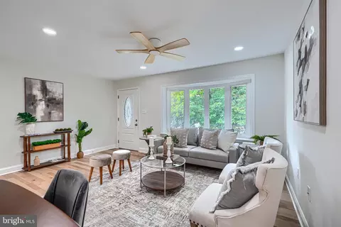 Living - 11305 Mapleview Dr, Silver Spring, MD 20902 photo 1 of 7