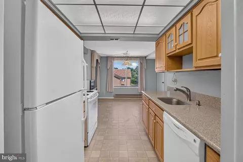 Kitchen - 15311 Beaverbrook Ct #90-3K, Silver Spring, MD 20906 photo 3 of 3