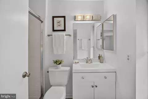 Bath - 15311 Beaverbrook Ct #90-3K, Silver Spring, MD 20906 photo 2 of 3