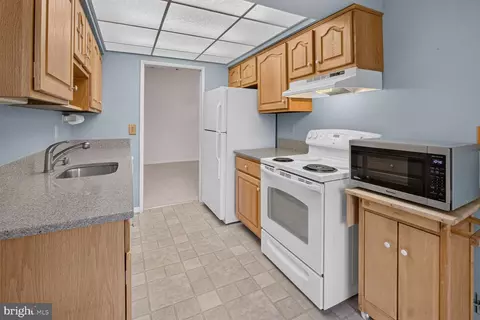 Kitchen - 15311 Beaverbrook Ct #90-3K, Silver Spring, MD 20906 photo 1 of 3